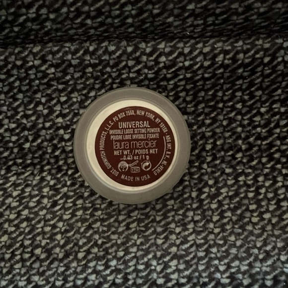 Laura Mercier Universal Invisible Loose Setting Powder Mini - Picture 2 of 4